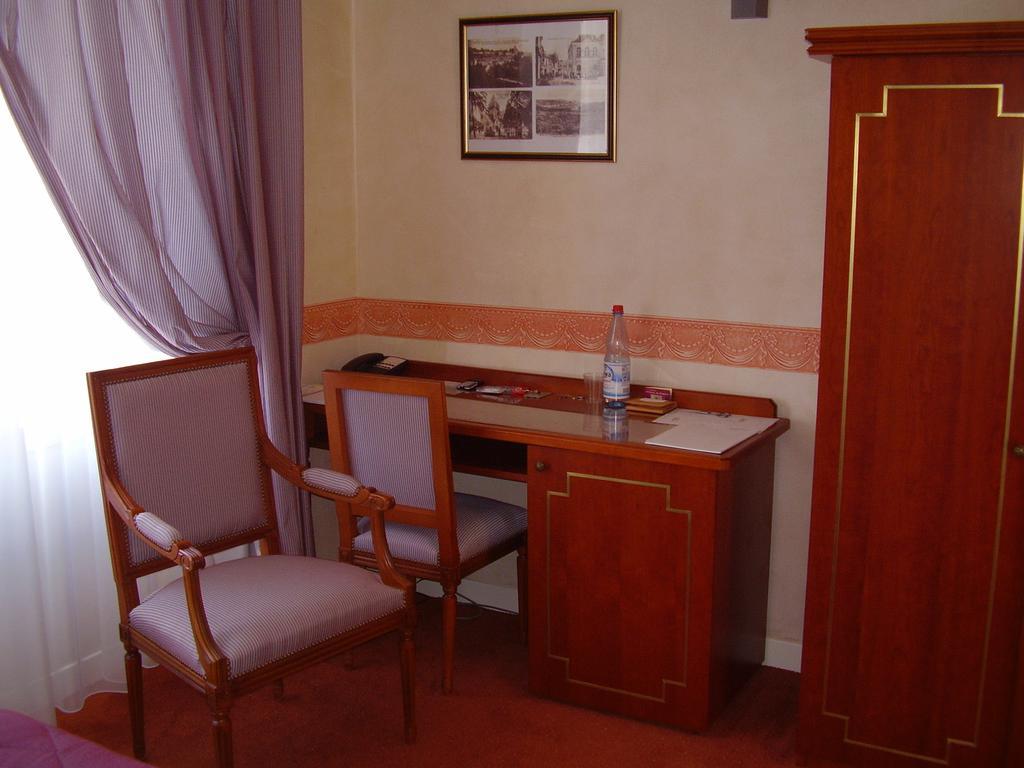 Logis Hotel & Restaurant Du Chemin Des Dames Corbeny 外观 照片